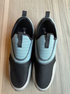 Crane Women's Model 2 Silver/Black/Aqua walking Sneakers Size 9